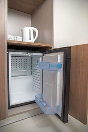 Family Room (2 Adults + 1 Child)