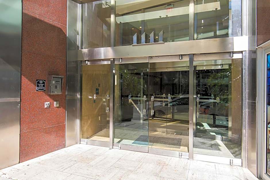 Spacious 4BR Luxury Condo Steps to French Quarter