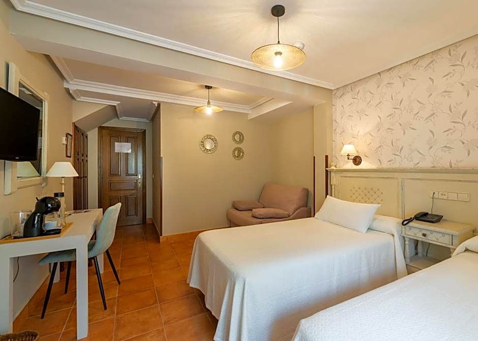 Logis Hotel Restaurante La Casa de Juansabeli