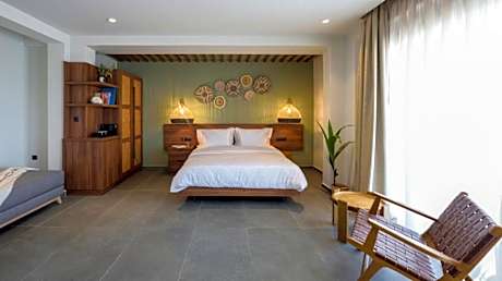 Amyntas Suite with Sea View