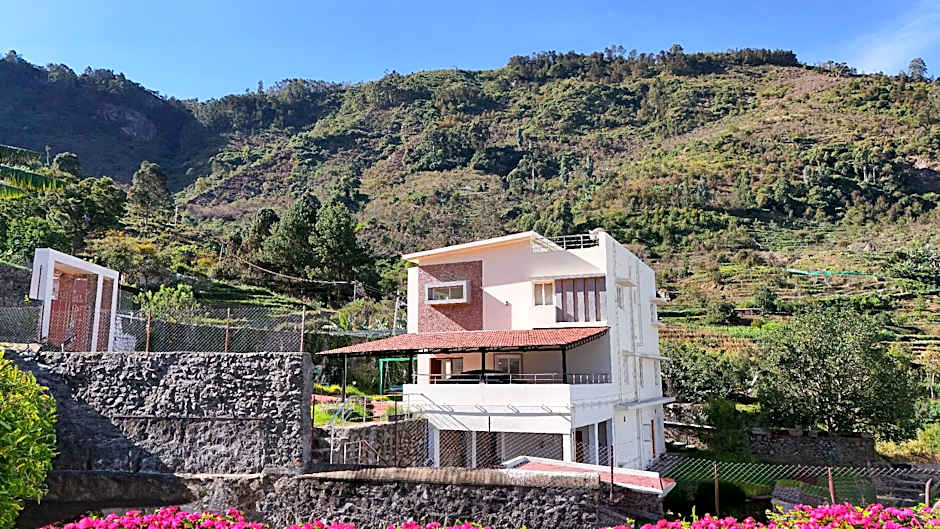 Queen's Hotel Mount garden Kodaikanal