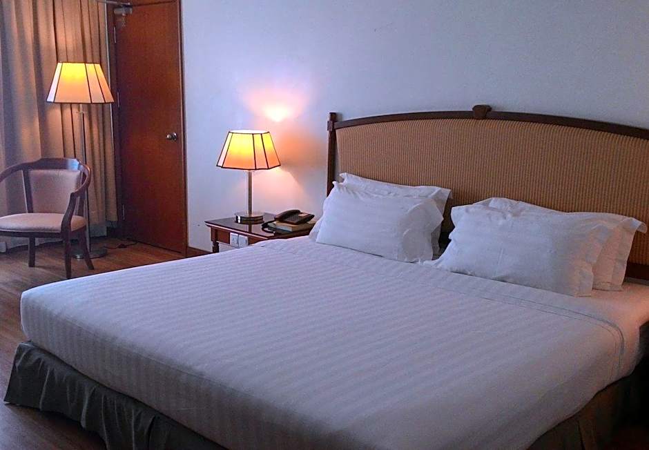 Oriental Crystal Hotel