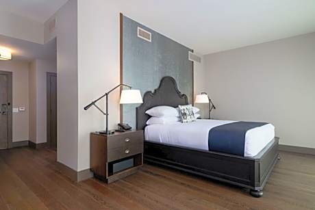Junior King Suite