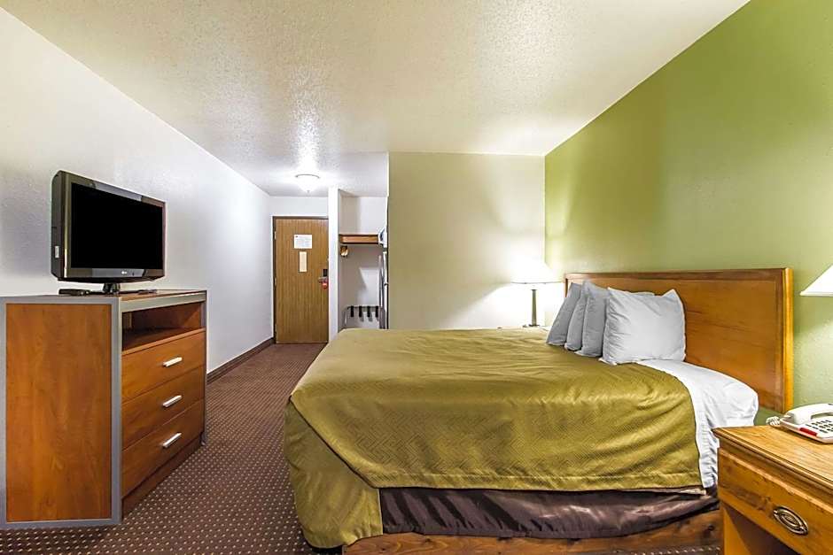 Econo Lodge & Suites Pekin