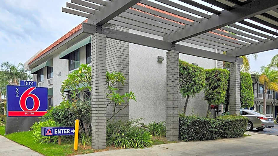 Studio 6 Suites Santa Ana, CA