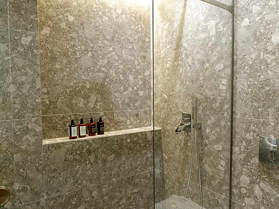 Kaiser Luxury Suites