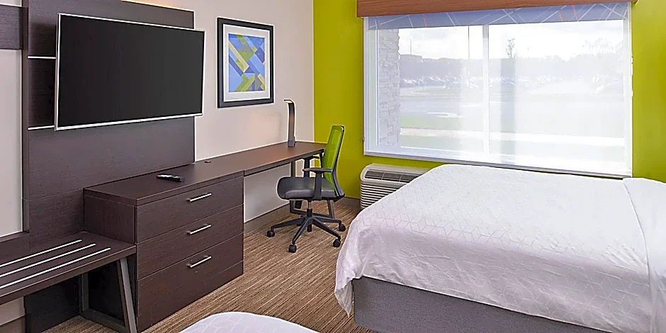 Holiday Inn Express and Suites - Mall of America - MSP Airport By IHG