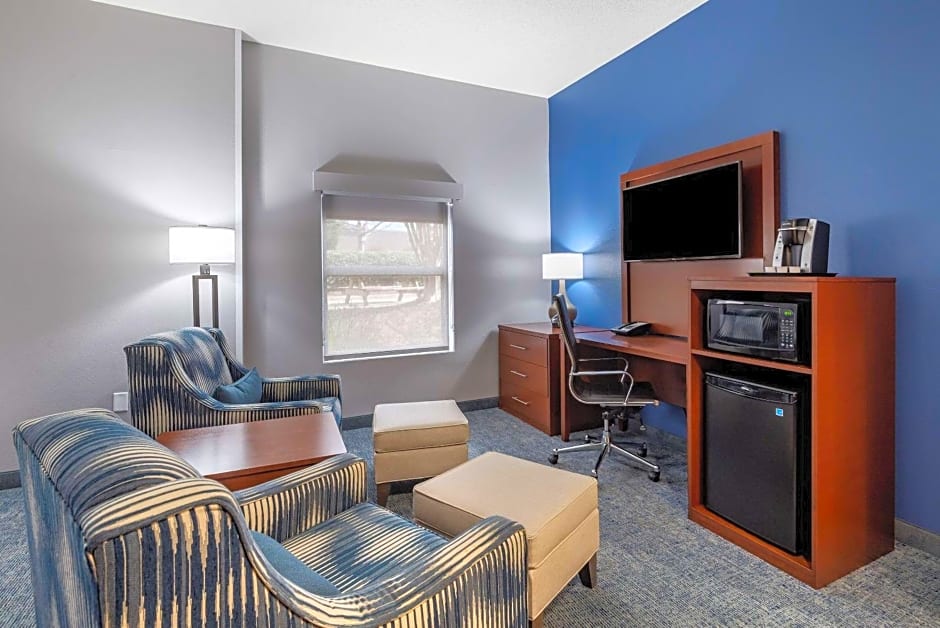 Comfort Suites near Birkdale Village - Huntersville