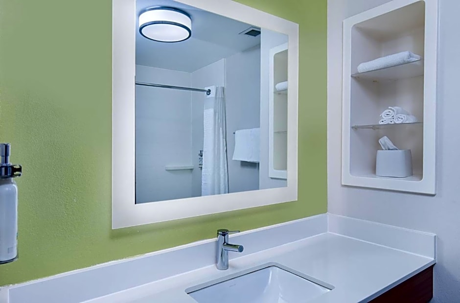 Holiday Inn Express Hotel & Suites Birmingham - Inverness 280 By IHG