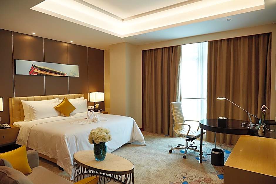 The Thousand Lantern Lake Hotel