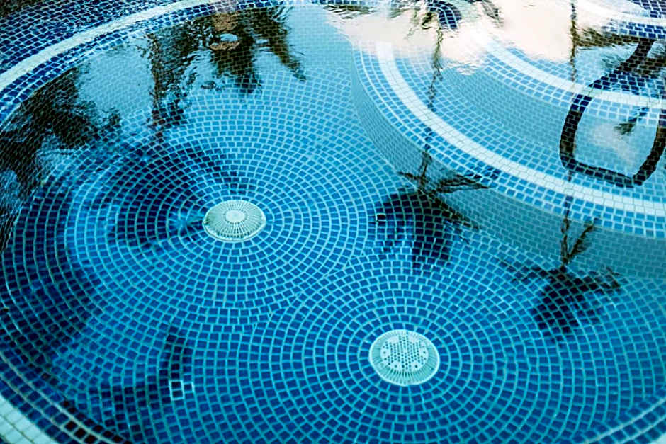 Plantation Hale Suites