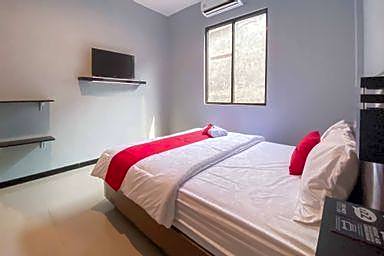 RedDoorz Syariah near T2 Juanda Airport 2