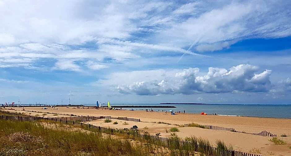 Les Flots - Hôtel et Restaurant face à l'océan - Châtelaillon-Plage