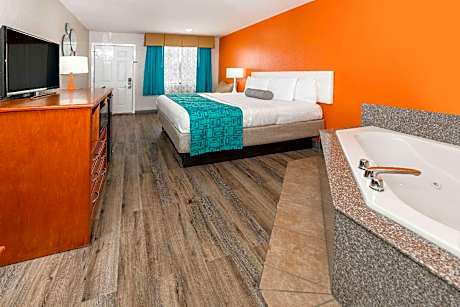 1 King Bed Studio Suite Non-Smoking