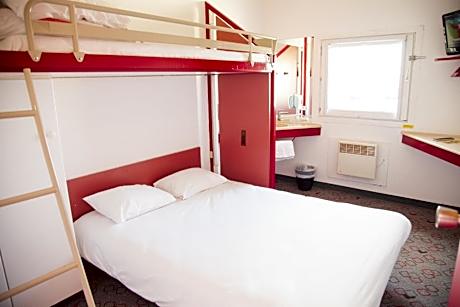 Double Room with Bunk Bed and Shared Bathroom