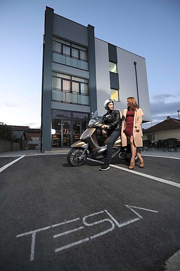 Hotel Tesla