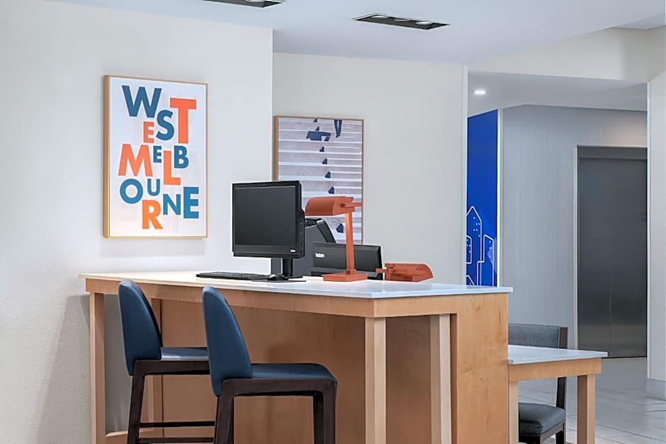Holiday Inn Express & Suites West Melbourne By IHG