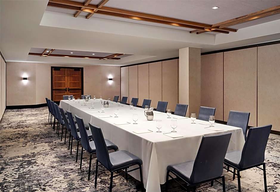 Hotel Alpenrock Breckenridge, Curio Collection by Hilton