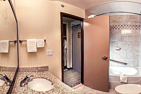 Junior King Suite with Whirlpool  - Non-Smoking