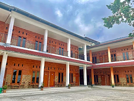 Artica Hotel and Homestay Tawangmangu