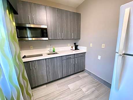 2 Queen Beds Executive Suite Non-Smoking