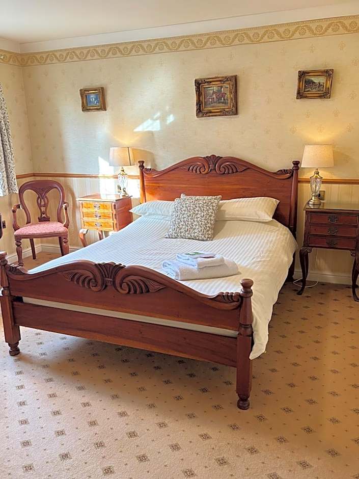 Albright Hussey Manor