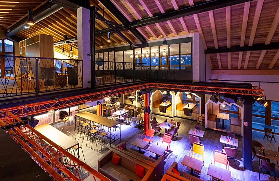 Hotel Base Camp Lodge