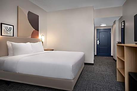 King Room with Mobility Accessible Tub