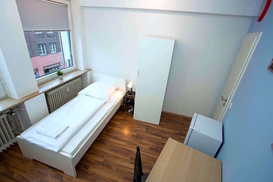 Zentral gelegene Zimmer mit Gemeinschaftsbad und Kuche