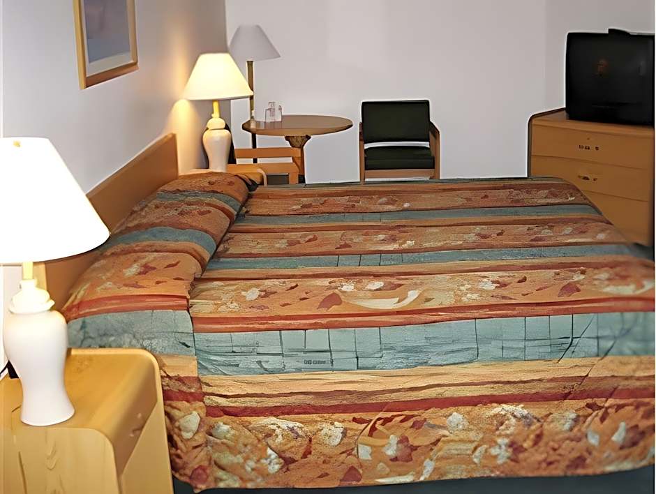 The Junction Hotel and Hostel