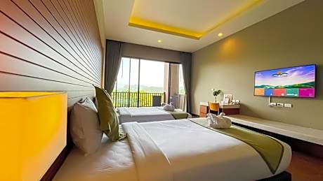 Deluxe Mountain Twin Bed with Bathtub