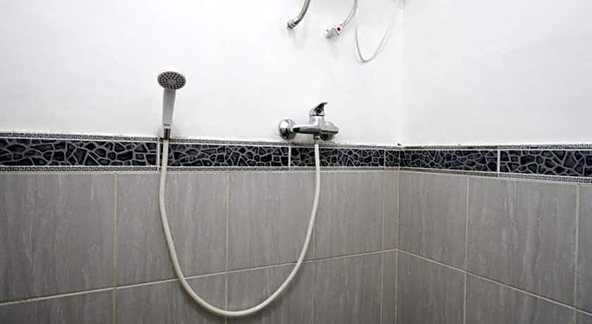 RedDoorz near Universitas Semarang 2