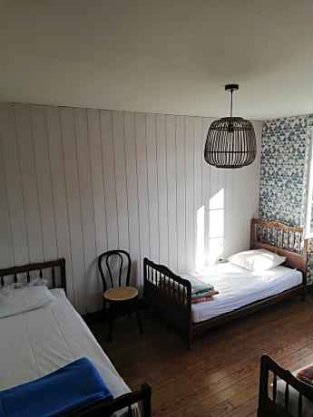 Economy Triple Room with Shared Bathroom