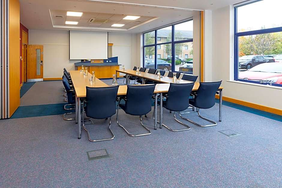 Holiday Inn Express Milton Keynes By IHG