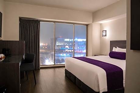 King Room with Street View