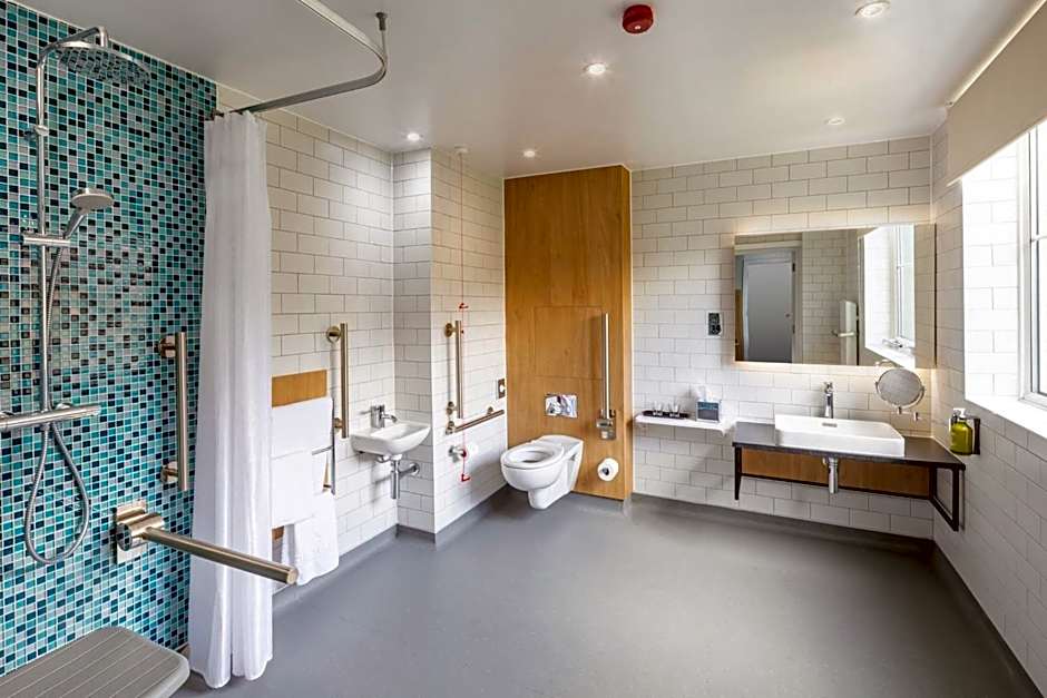 Holiday Inn Gloucester / Cheltenham By IHG