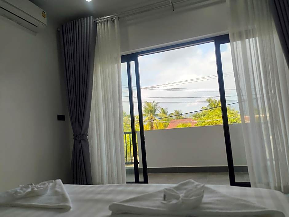 Photo 1 of 10 of 1 King Bed, Mountain View