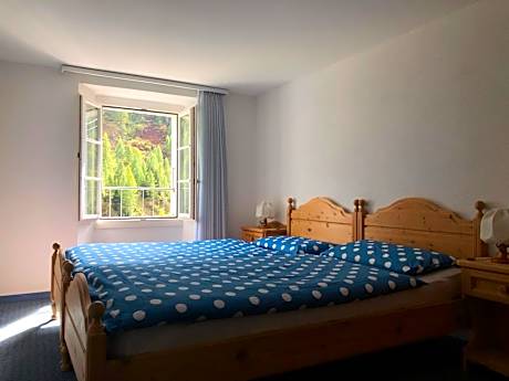 Twin Room with Shared Toilet