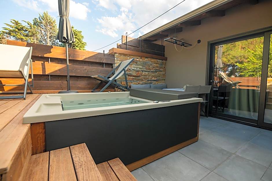 Sylvia Camping & Luxury Suites, Panel Hospitality Homes & Villas