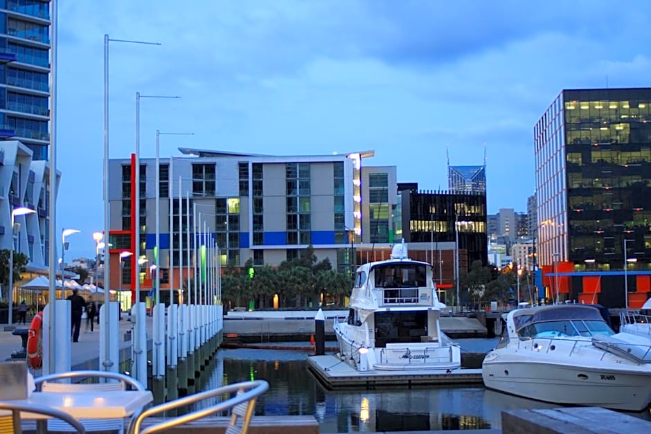 City Harbour Apartments