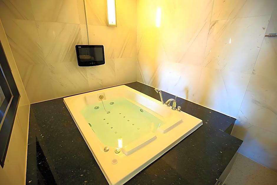 Tongyeong Gallery Hotel