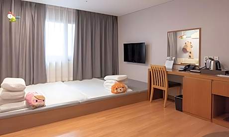 Premium Kids Deluxe Bed - [Breakfast for 2]