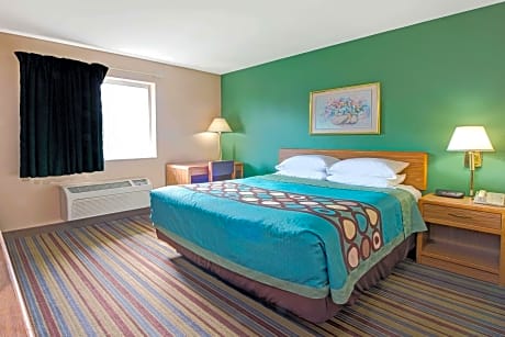 1 Queen Bed Non-Smoking