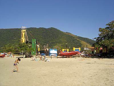 Casas em Condomínio próximo da praia com 2 dormitórios, churrasqueira e 3 vagas de garagem