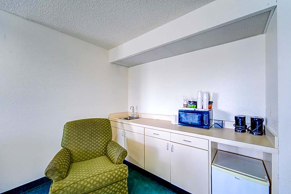 Capital O Amerihost Inn and Suites Mexico Hwy 54 MO