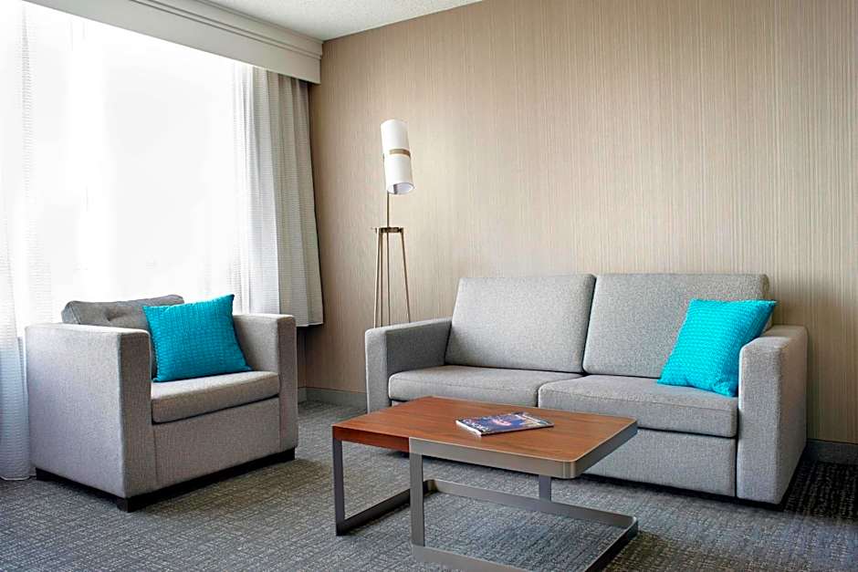 Courtyard by Marriott Toronto Downtown