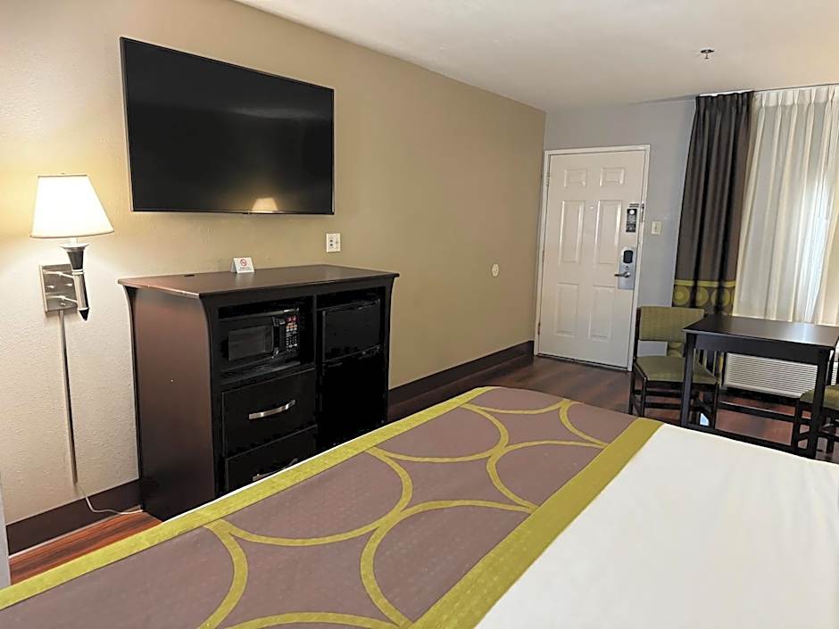 Super 8 by Wyndham Houston/NASA/Webster Area