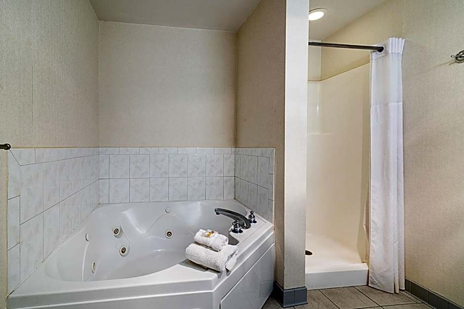 Quality Inn & Suites Schoharie near Howe Caverns