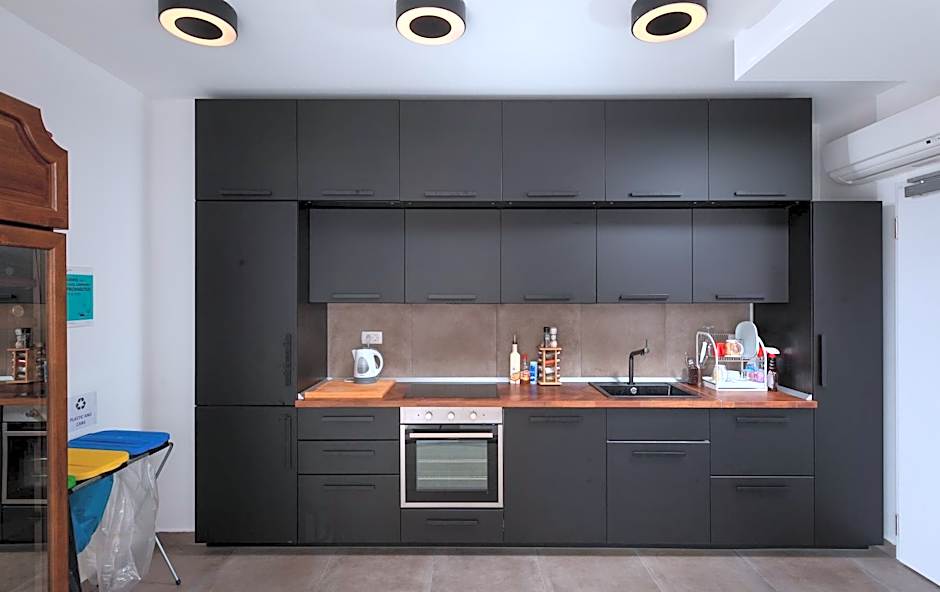 SUBTUB Hostel Makarska