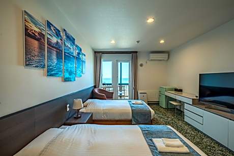 Standard Twin Room with Sea View